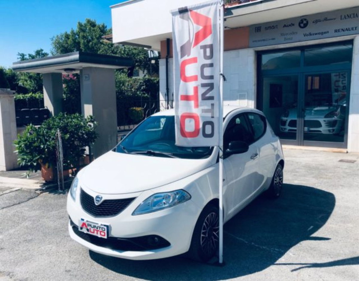 Lancia Ypsilon 1.0 FireFly 5 porte S&S Hybrid Ecochic Gold (19)