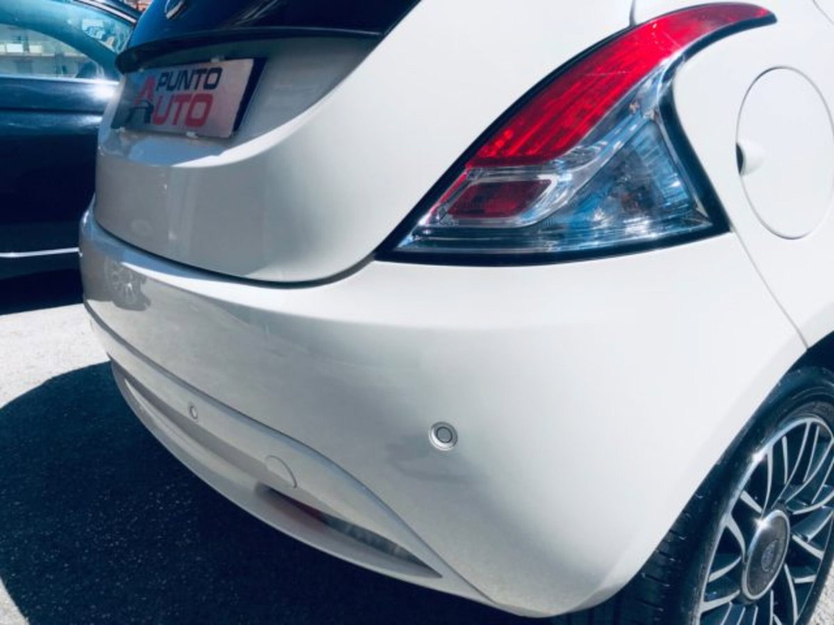 Lancia Ypsilon 1.0 FireFly 5 porte S&S Hybrid Ecochic Gold (3)