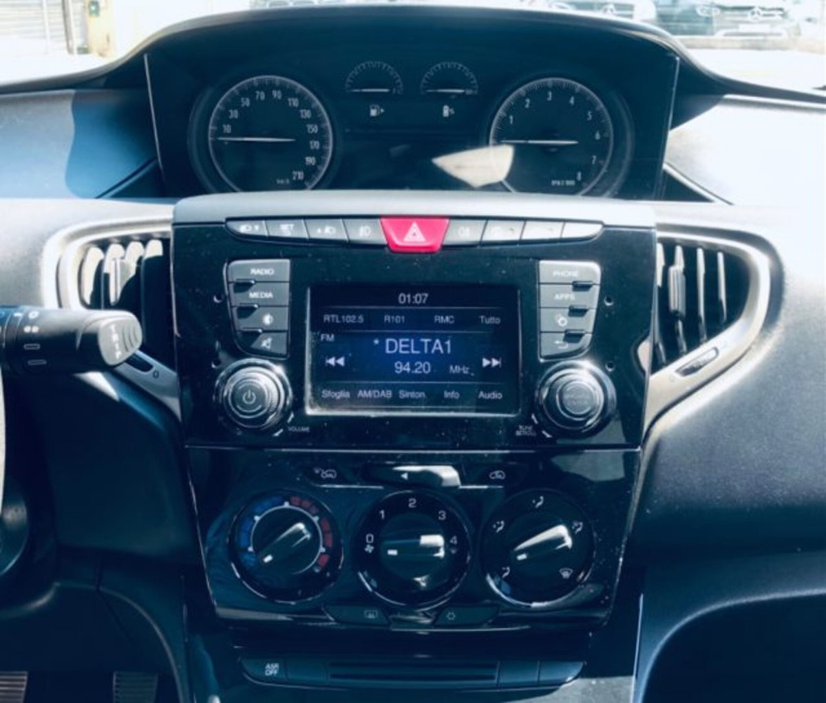 Lancia Ypsilon 1.0 FireFly 5 porte S&S Hybrid Ecochic Gold (4)