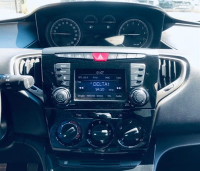 Lancia Ypsilon 1.0 FireFly 5 porte S&S Hybrid Ecochic Gold (4)