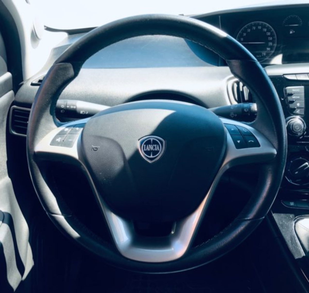 Lancia Ypsilon 1.0 FireFly 5 porte S&S Hybrid Ecochic Gold (7)