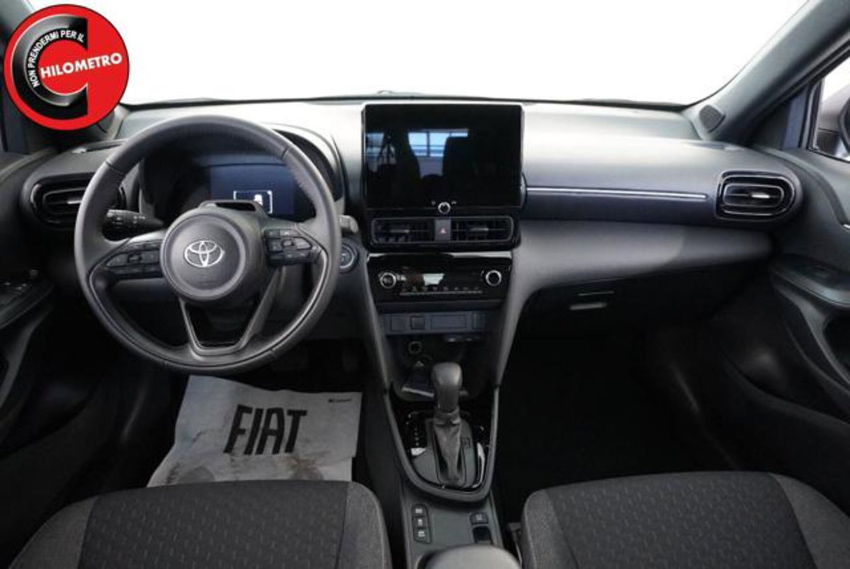 Toyota Yaris Cross 1.5h GR Sport Black Sky fwd 116cv e-cvt (9)