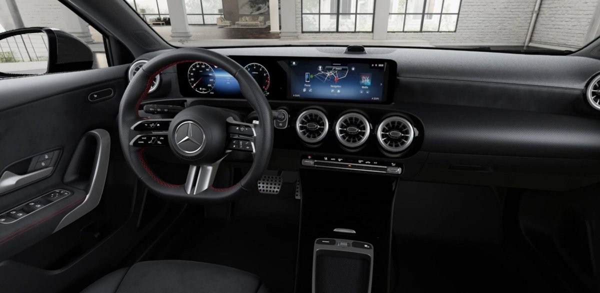 Mercedes-Benz Classe A 180 AMG Line Advanced Plus Digital Edition auto (2)