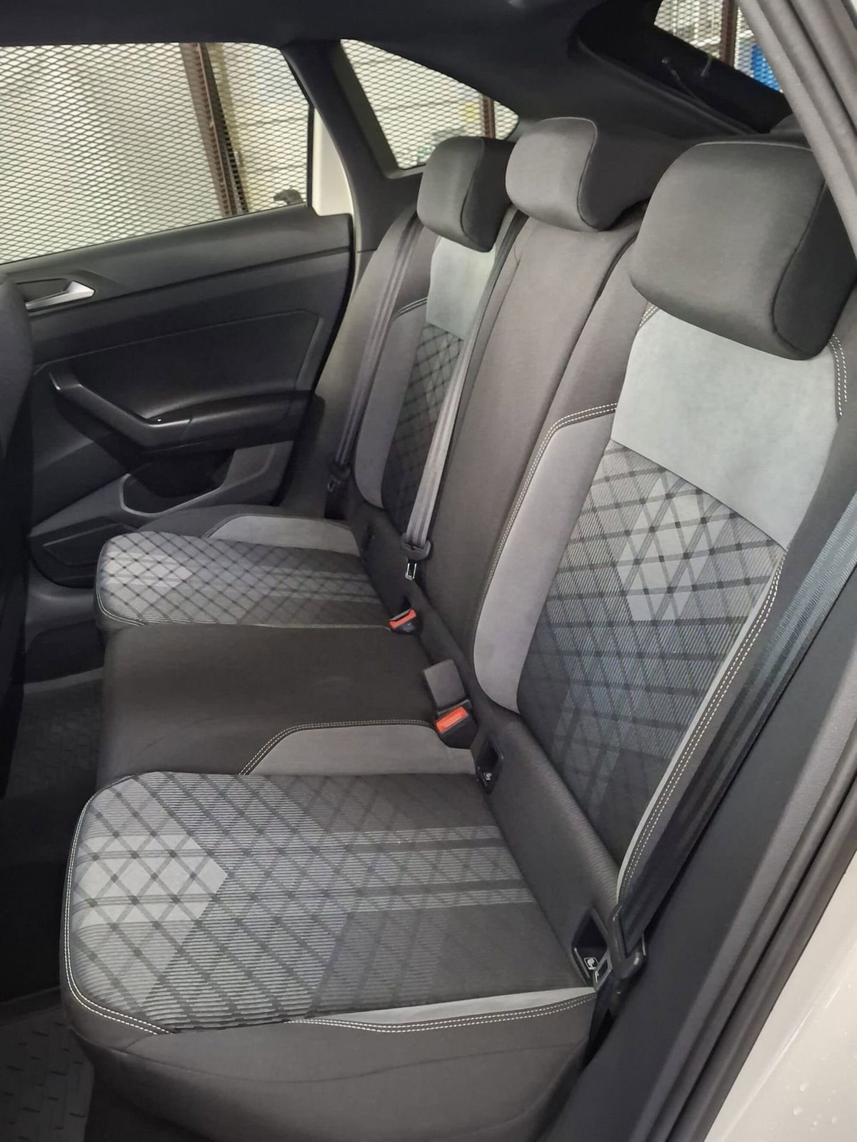 Volkswagen Taigo 1.5 tsi R-Line 150cv dsg (15)