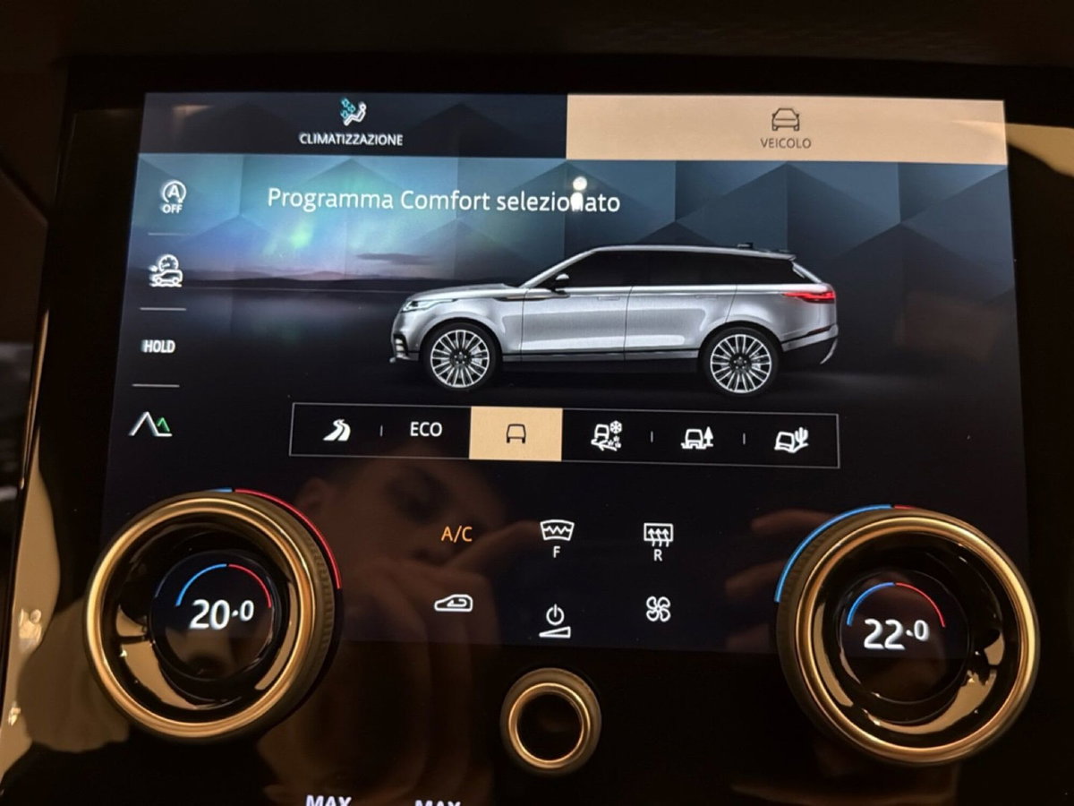 Land Rover Range Rover Velar 2.0 Si4 250 CV R-Dynamic SE (13)