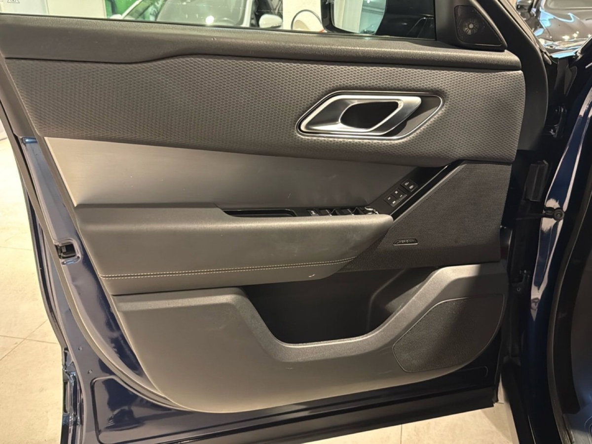 Land Rover Range Rover Velar 2.0 Si4 250 CV R-Dynamic SE (19)