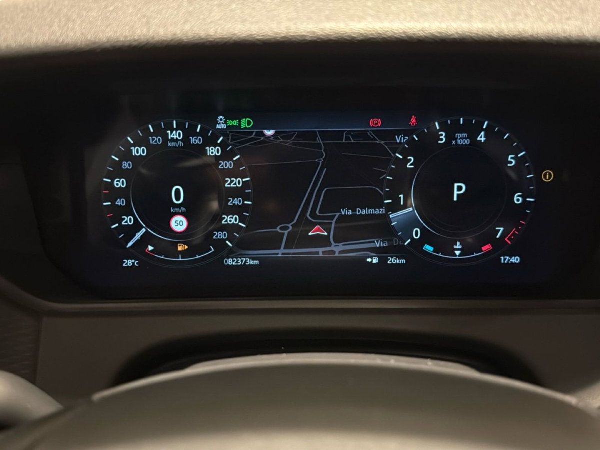 Land Rover Range Rover Velar 2.0 Si4 250 CV R-Dynamic SE (9)