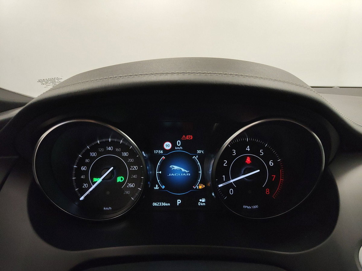 Jaguar E-Pace 2.0 AWD aut. R-Dynamic (10)
