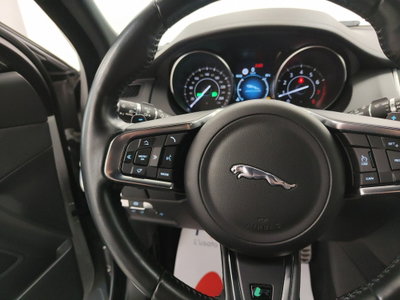 Jaguar E-Pace 2.0 AWD aut. R-Dynamic (18)