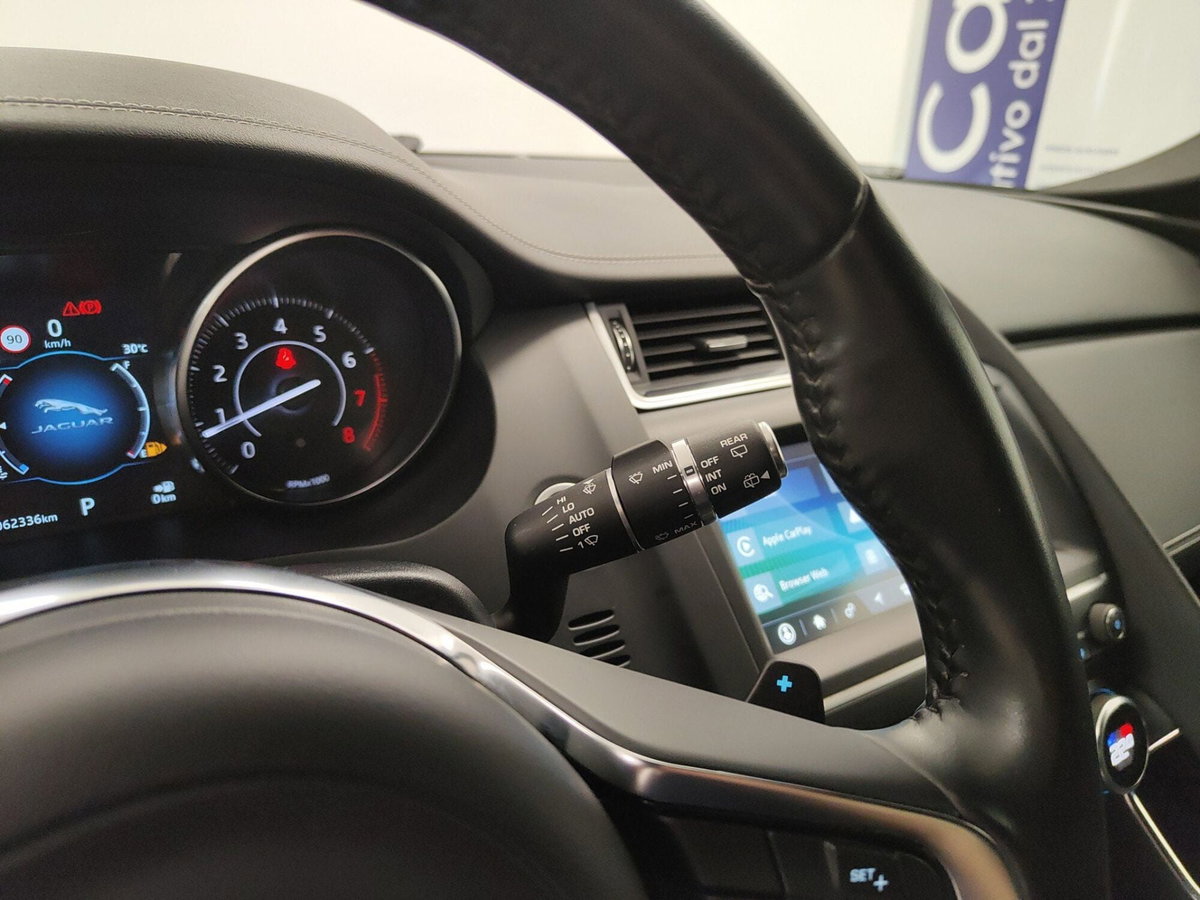 Jaguar E-Pace 2.0 AWD aut. R-Dynamic (19)