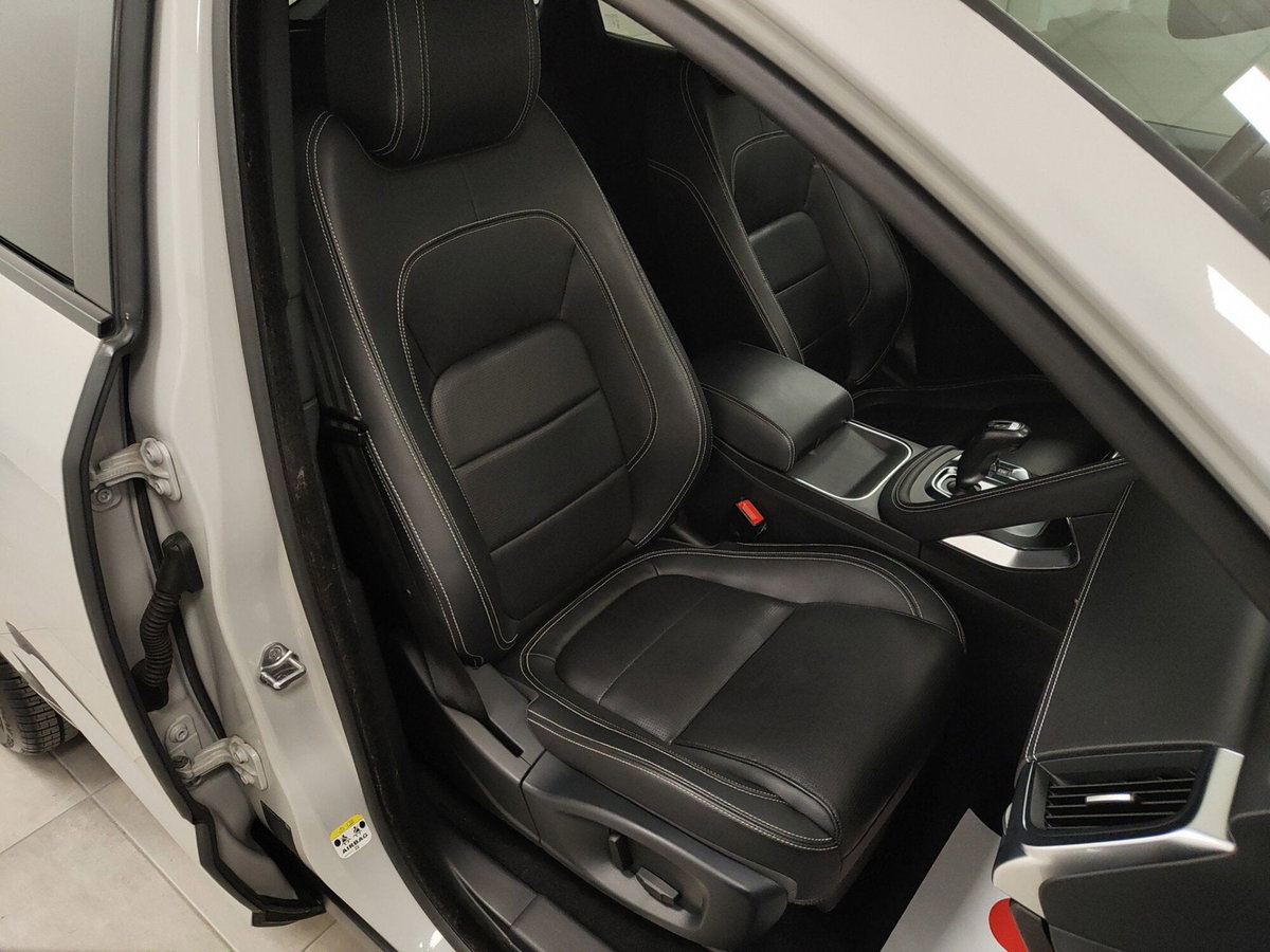 Jaguar E-Pace 2.0 AWD aut. R-Dynamic (5)
