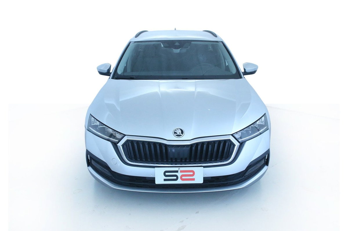 Skoda Octavia Station Wagon 2.0 TDI EVO SCR DSG Wagon Executive (2)