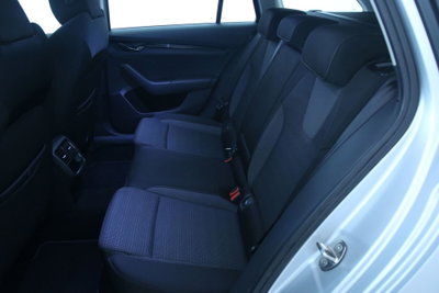 Skoda Octavia Station Wagon 2.0 TDI EVO SCR DSG Wagon Executive (8)