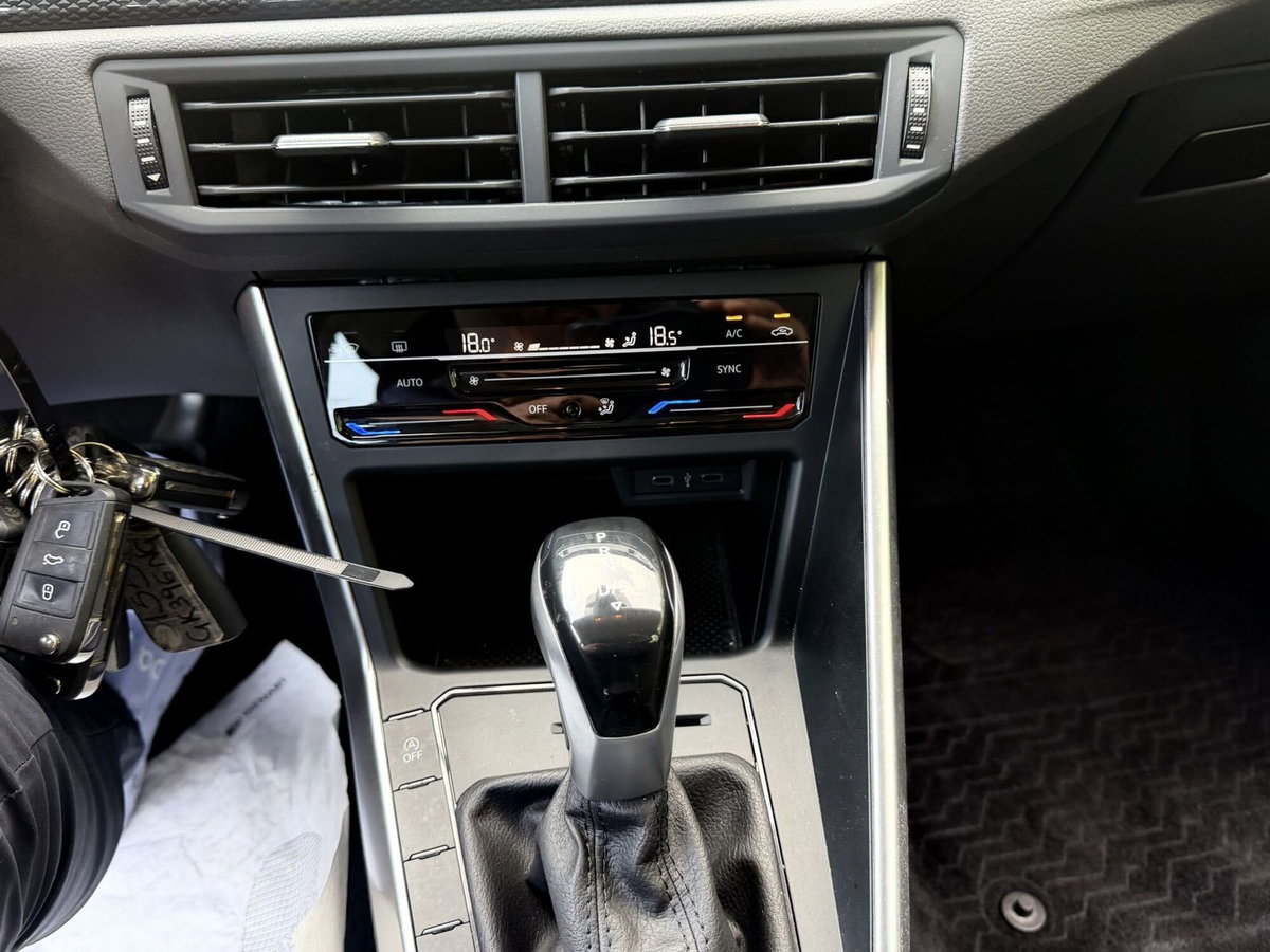 Volkswagen Polo 1.0 tsi R-Line 95cv dsg (12)