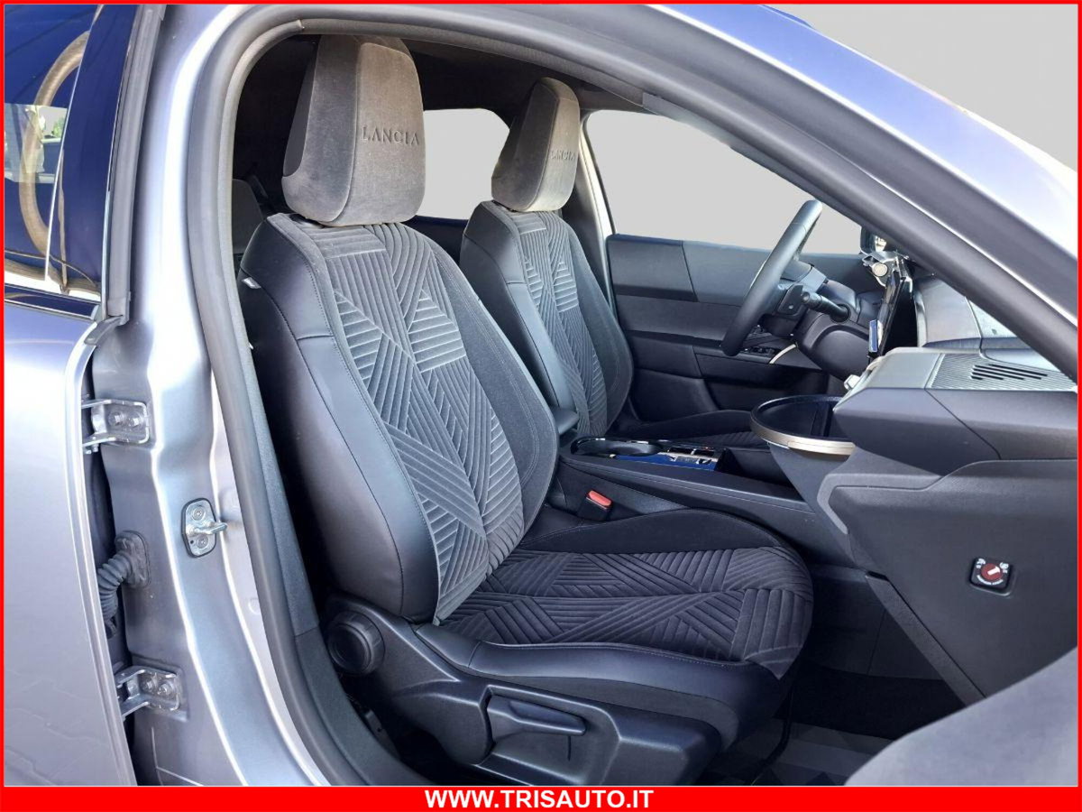Lancia Ypsilon 1.2 mhev LX 110cv e-dct (8)