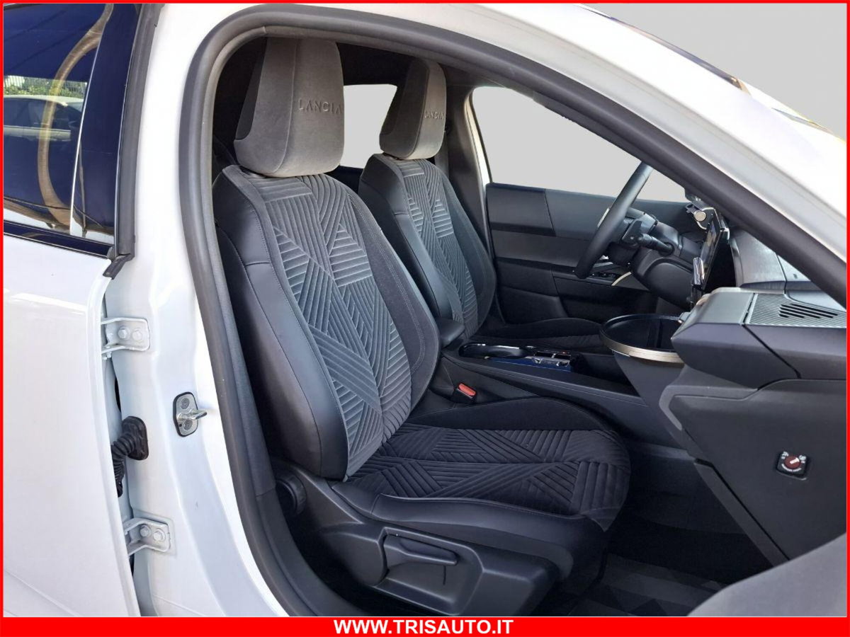 Lancia Ypsilon 1.2 mhev LX 110cv e-dct (8)