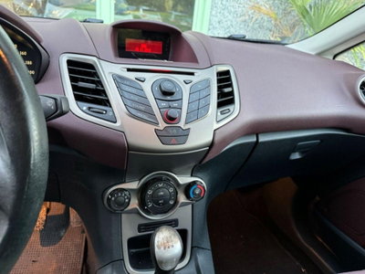 Ford Fiesta 1.4 TDCi 68CV 5 porte Titanium (10)