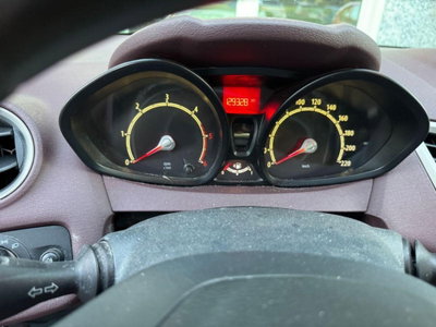 Ford Fiesta 1.4 TDCi 68CV 5 porte Titanium (9)