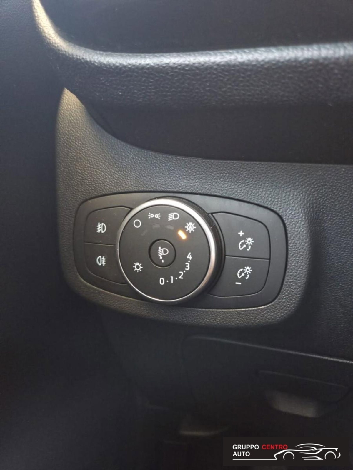 Ford Fiesta 1.5 EcoBlue 5 porte Titanium (15)