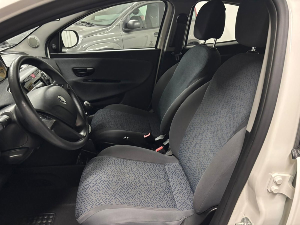 Lancia Ypsilon 1.0 FireFly 5 porte S&S Hybrid Silver Plus (10)