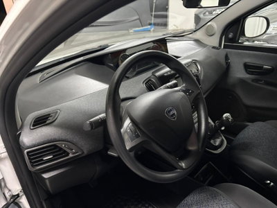 Lancia Ypsilon 1.0 FireFly 5 porte S&S Hybrid Silver Plus (11)