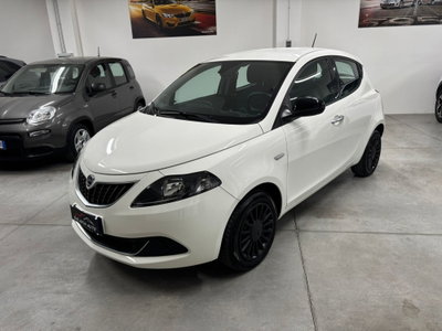 Lancia Ypsilon 1.0 FireFly 5 porte S&S Hybrid Silver Plus (2)