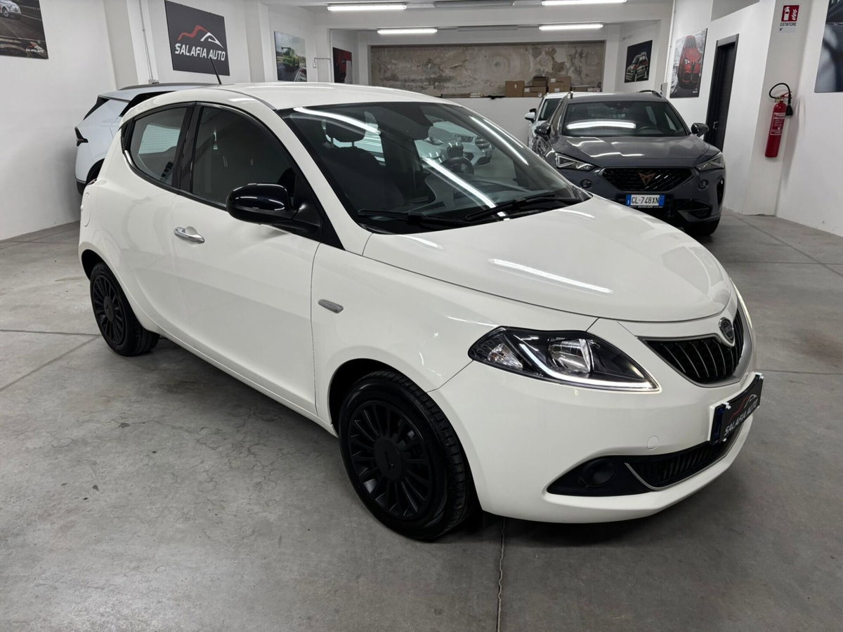 Lancia Ypsilon 1.0 FireFly 5 porte S&S Hybrid Silver Plus (6)