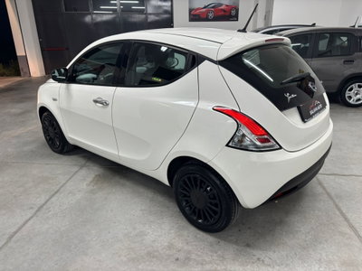 Lancia Ypsilon 1.0 FireFly 5 porte S&S Hybrid Silver Plus (7)