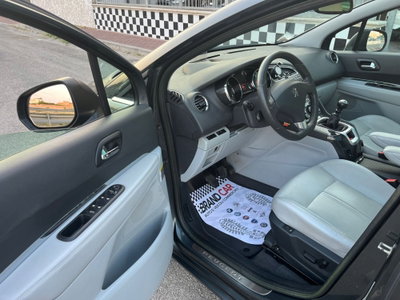 Peugeot 5008 2.0 HDi 150CV Allure (12)