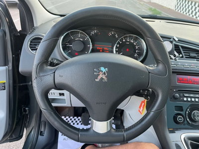 Peugeot 5008 2.0 HDi 150CV Allure (13)