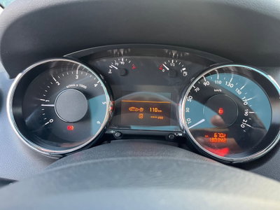 Peugeot 5008 2.0 HDi 150CV Allure (14)