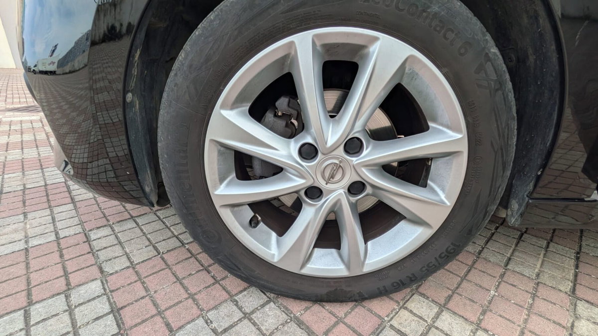 Opel Corsa 1.2 Edition (11)