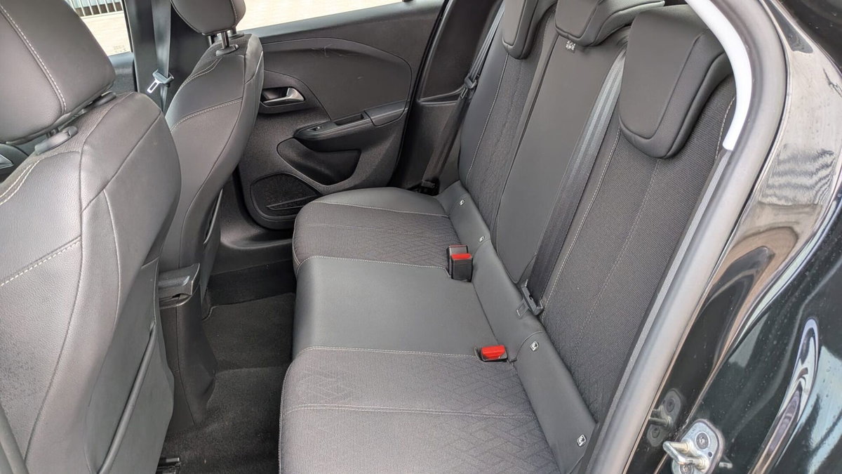 Opel Corsa 1.2 Edition (19)