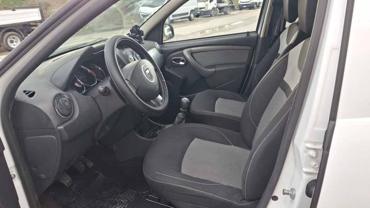 Dacia Duster 1.5 dCi 110CV S&S 4x2 Serie Speciale Lauréate Family (7)