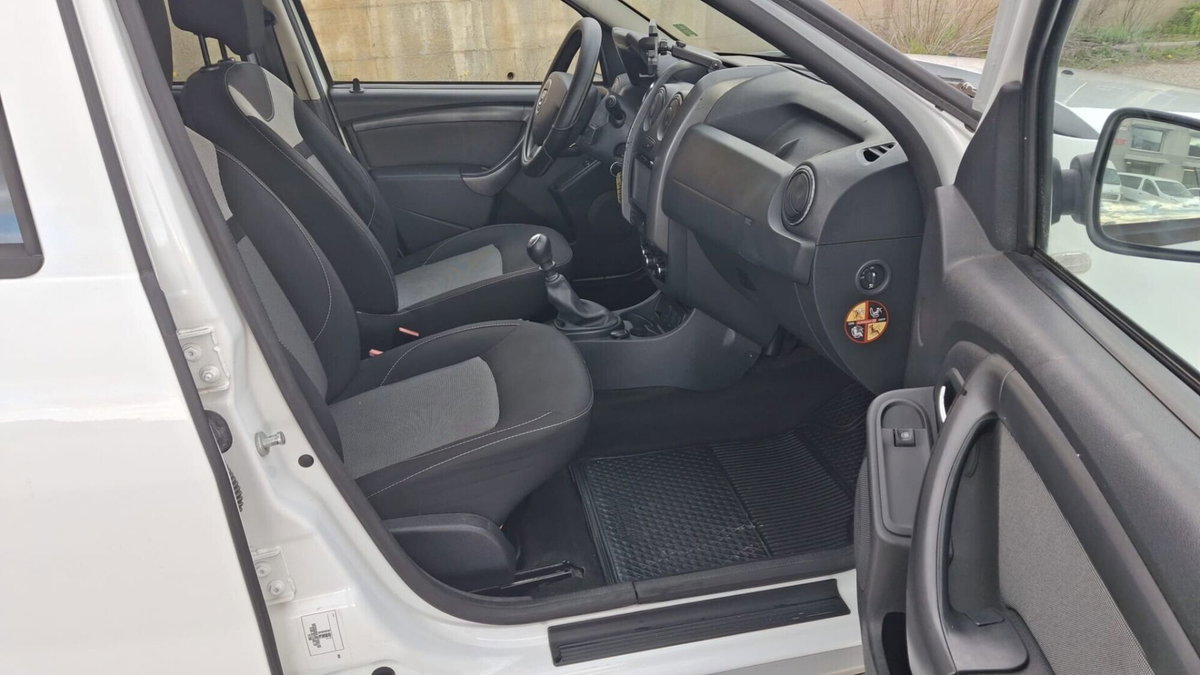 Dacia Duster 1.5 dCi 110CV S&S 4x2 Serie Speciale Lauréate Family (9)