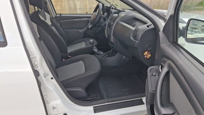 Dacia Duster 1.5 dCi 110CV S&S 4x2 Serie Speciale Lauréate Family (9)