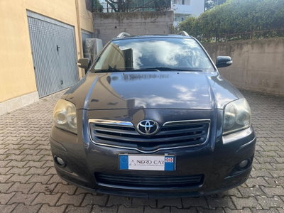 Toyota Avensis Station Wagon 2.2 D-4D 16V Station Wagon (2)