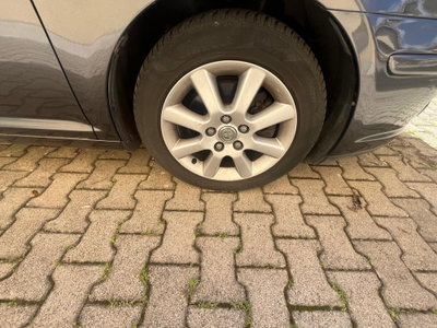 Toyota Avensis Station Wagon 2.2 D-4D 16V Station Wagon (9)