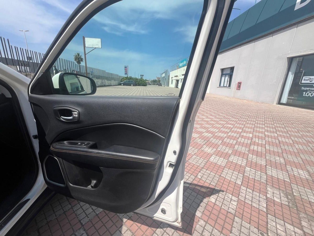 Jeep Compass 1.6 Multijet II 2WD Limited (17)