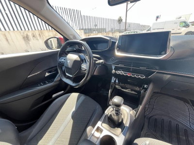 Peugeot 2008 PureTech 130 S&S Allure (13)