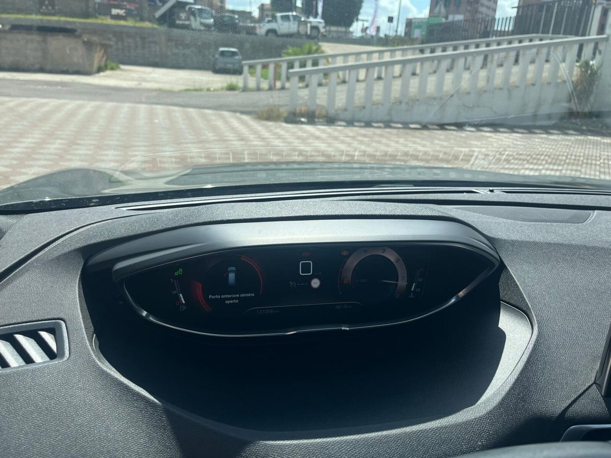 Peugeot 3008 BlueHDi 130 S&S EAT8 GT Line (13)