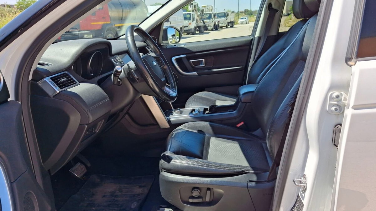 Land Rover Discovery Sport 2.0 TD4 150 CV Pure (10)