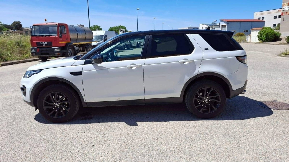 Land Rover Discovery Sport 2.0 TD4 150 CV Pure (5)