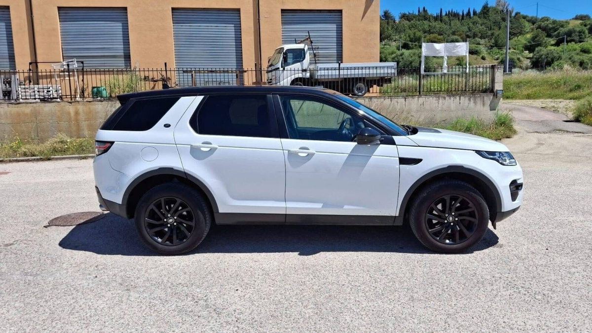 Land Rover Discovery Sport 2.0 TD4 150 CV Pure (6)