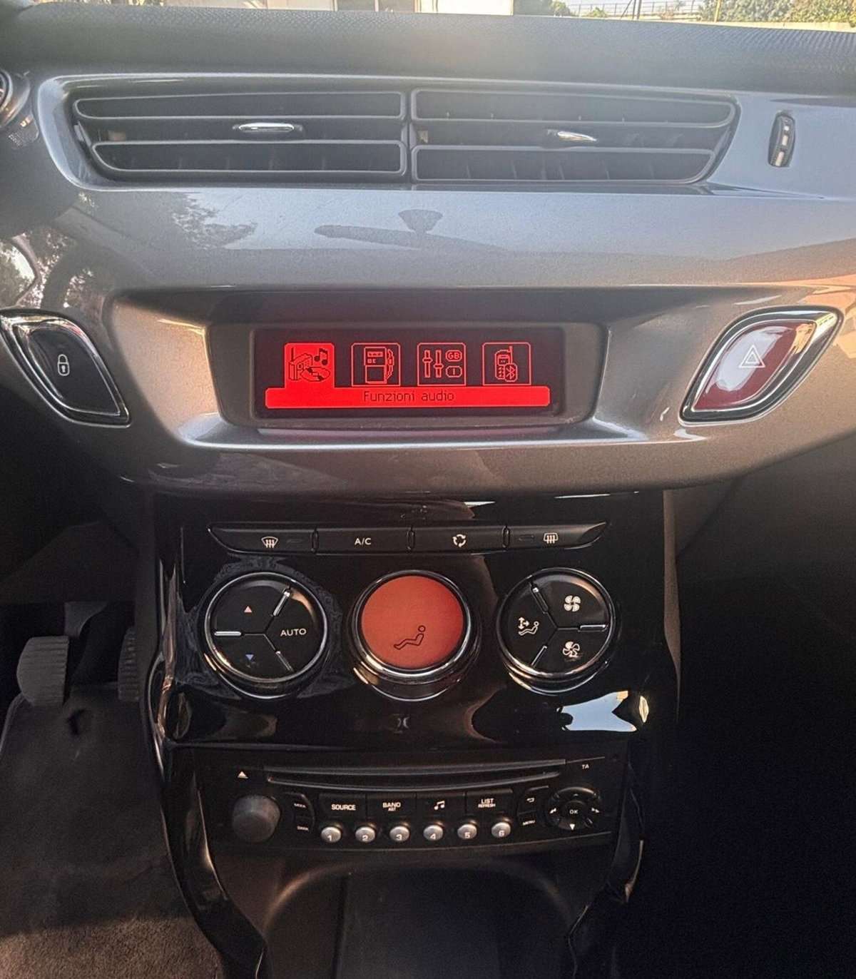 Citroen C3 1.4 HDi 70CV Exclusive (18)