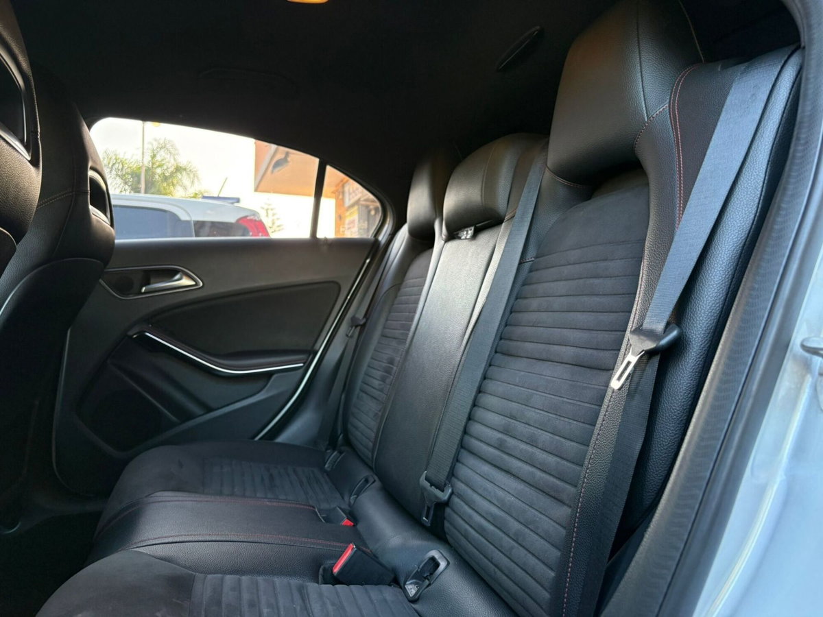 Mercedes-Benz Classe A 180 d Automatic Premium (7)