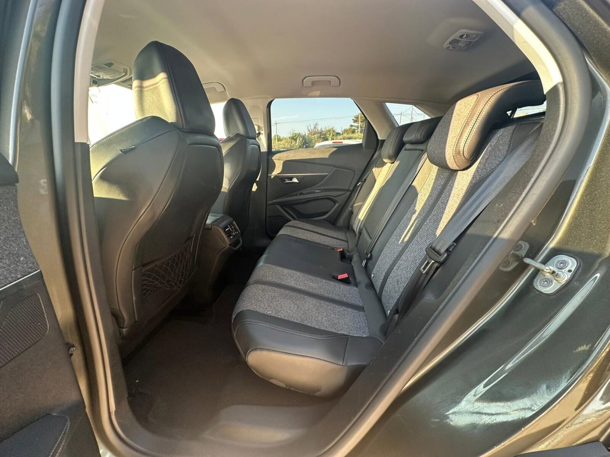 Peugeot 3008 BlueHDi 130 S&S Allure (13)