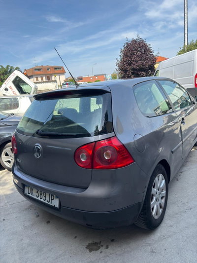 Volkswagen Golf 1.6 3p. Comfortline BiFuel G (6)