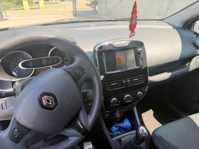 Renault Clio 1.2 75CV 5 porte Live (16)