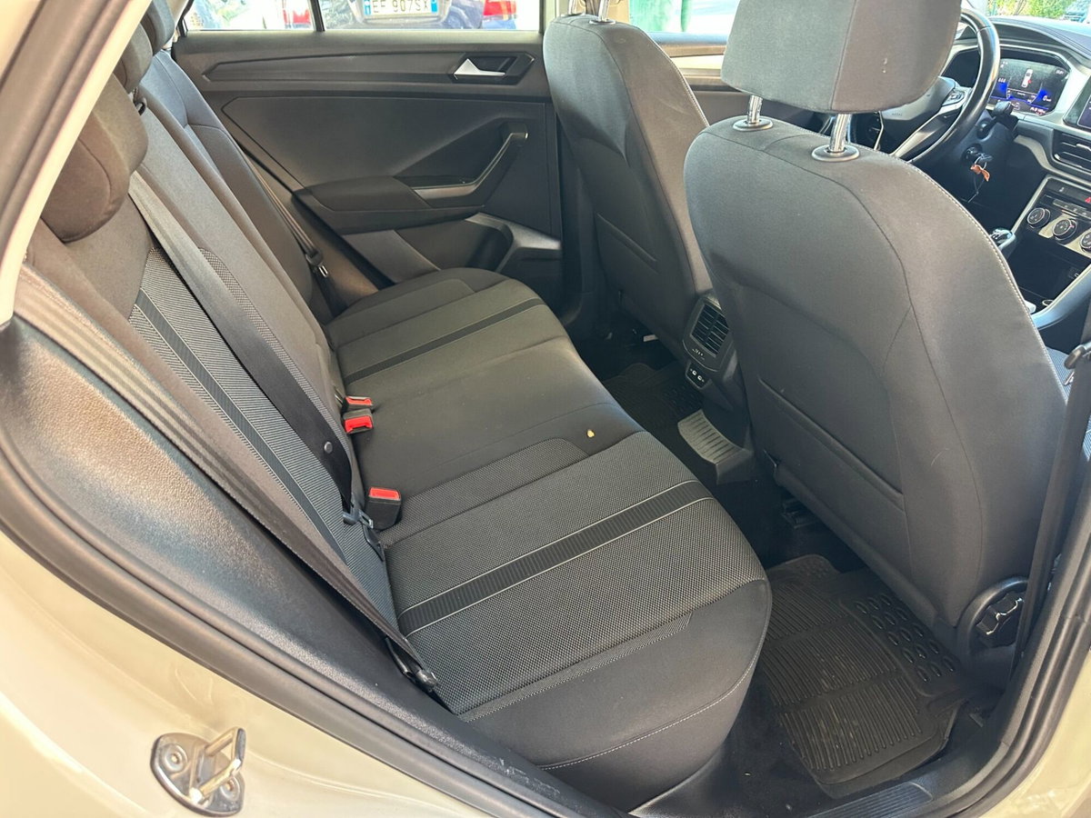 Volkswagen T-Roc 1.0 TSI Life (7)